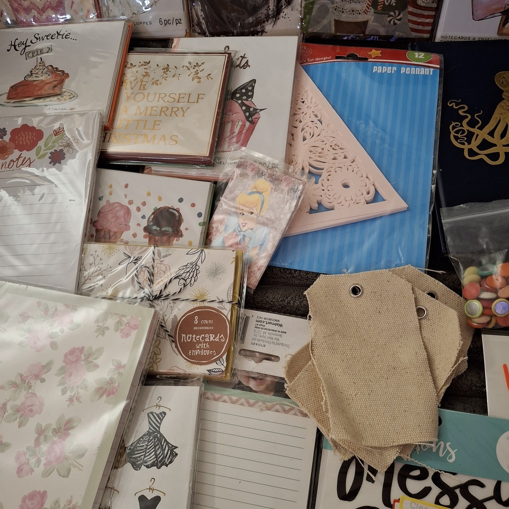 Assorted Greeting Cards Collection - Picture 8 of 10